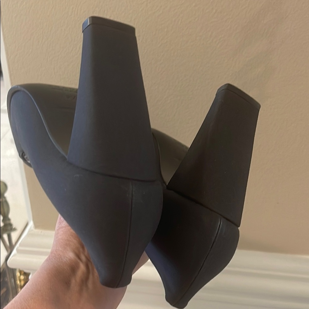 Prada Black Poplin High Heel Pumps with Block Heel - Picture 8 of 14